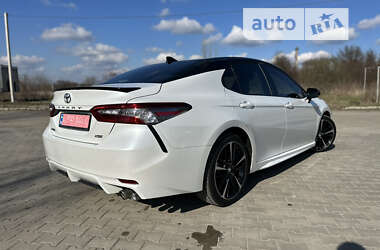 Седан Toyota Camry 2018 в 