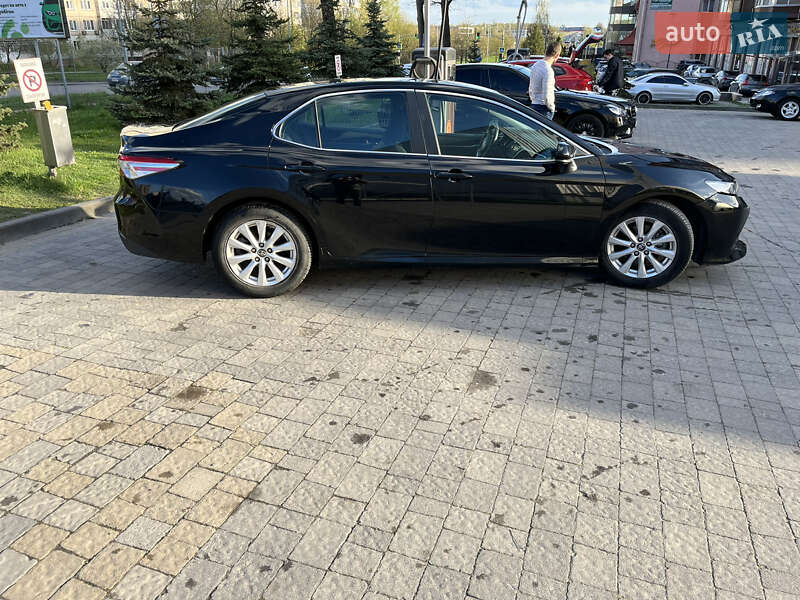 Седан Toyota Camry 2018 в Львові