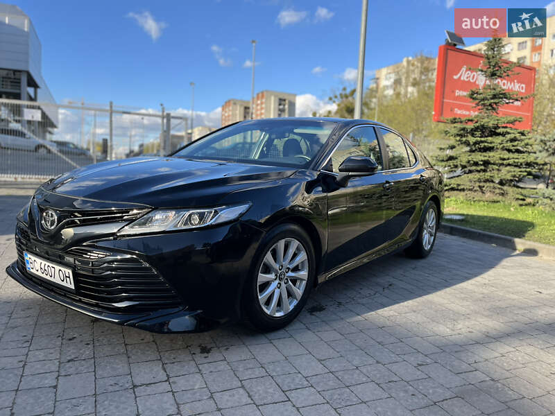 Седан Toyota Camry 2018 в Львові