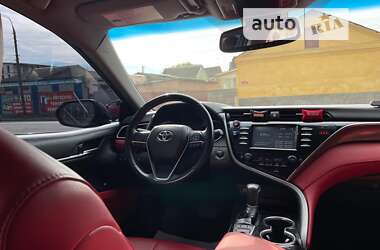 Седан Toyota Camry 2018 в Виннице