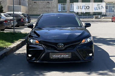 Седан Toyota Camry 2019 в Николаеве