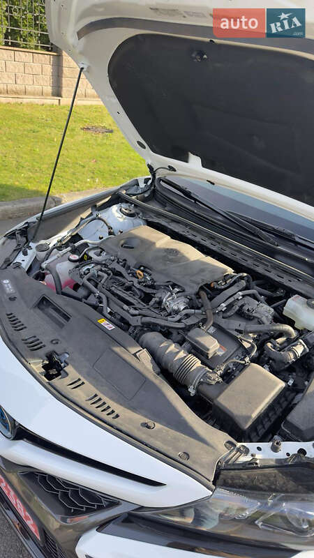 Седан Toyota Camry 2022 в Рівному