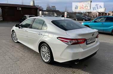 Седан Toyota Camry 2020 в Киеве