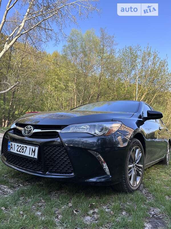 Седан Toyota Camry 2017 в Киеве