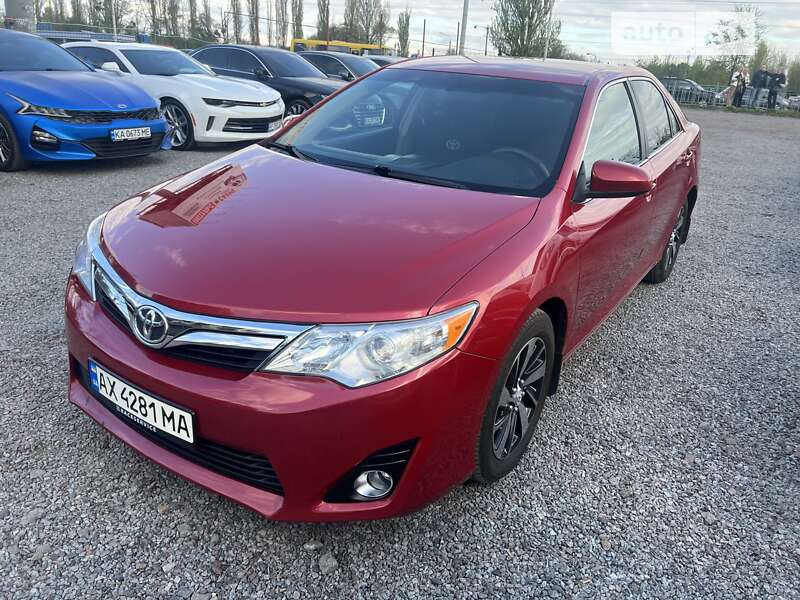 Седан Toyota Camry 2012 в Киеве