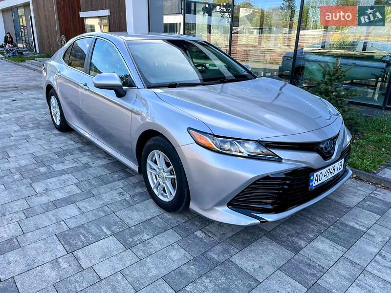 Седан Toyota Camry 2018 в Києві