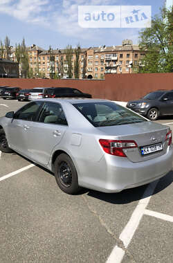 Седан Toyota Camry 2013 в Києві