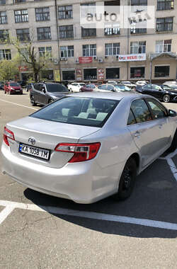 Седан Toyota Camry 2013 в Києві