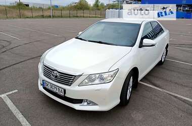 Седан Toyota Camry 2014 в Ровно