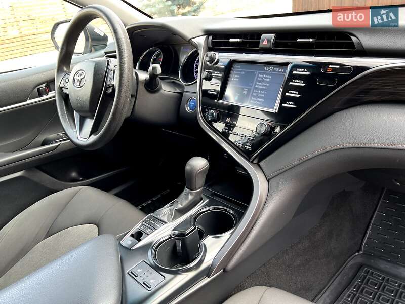 Седан Toyota Camry 2018 в Києві