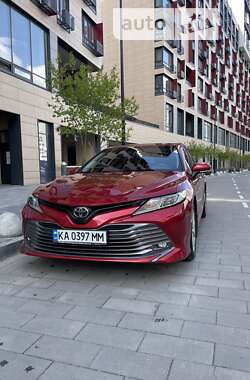 Седан Toyota Camry 2018 в Киеве