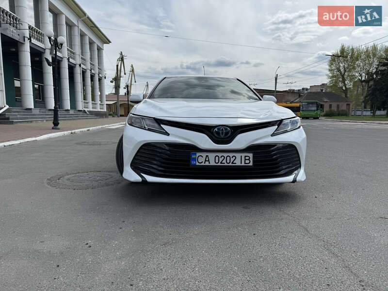 Седан Toyota Camry 2019 в Черкассах