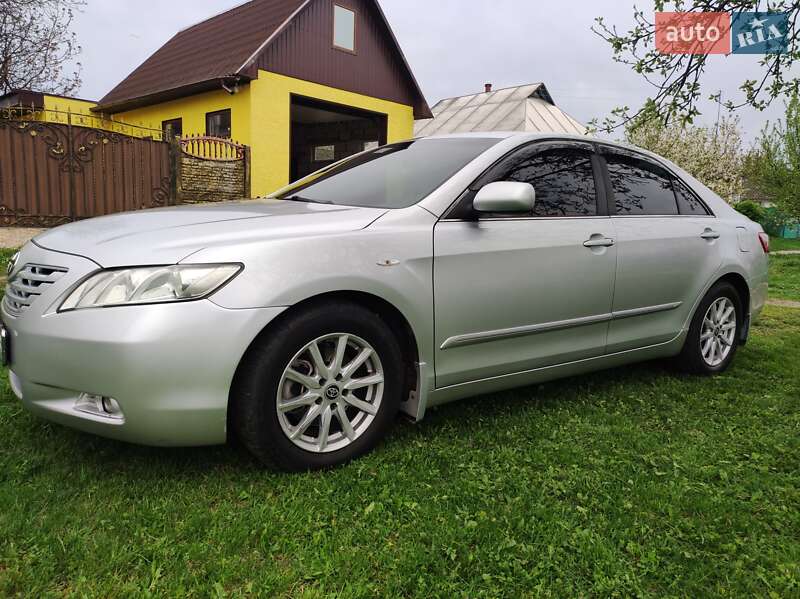 Седан Toyota Camry 2008 в Сумах