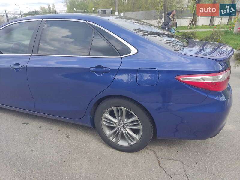 Седан Toyota Camry 2016 в Киеве
