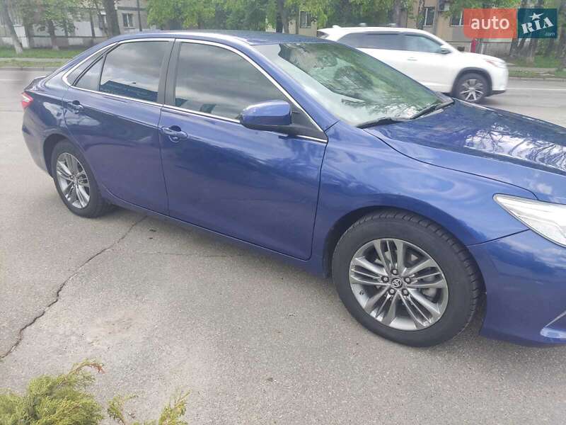Седан Toyota Camry 2016 в Киеве