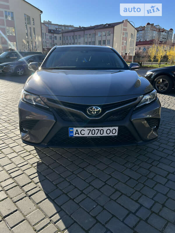 Седан Toyota Camry 2018 в Луцке