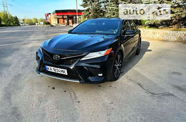 Седан Toyota Camry 2020 в Киеве