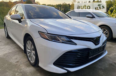 Седан Toyota Camry 2017 в Черновцах