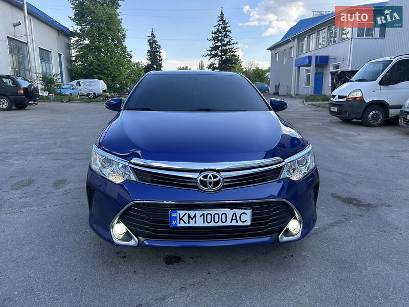 Седан Toyota Camry 2015 в Житомире