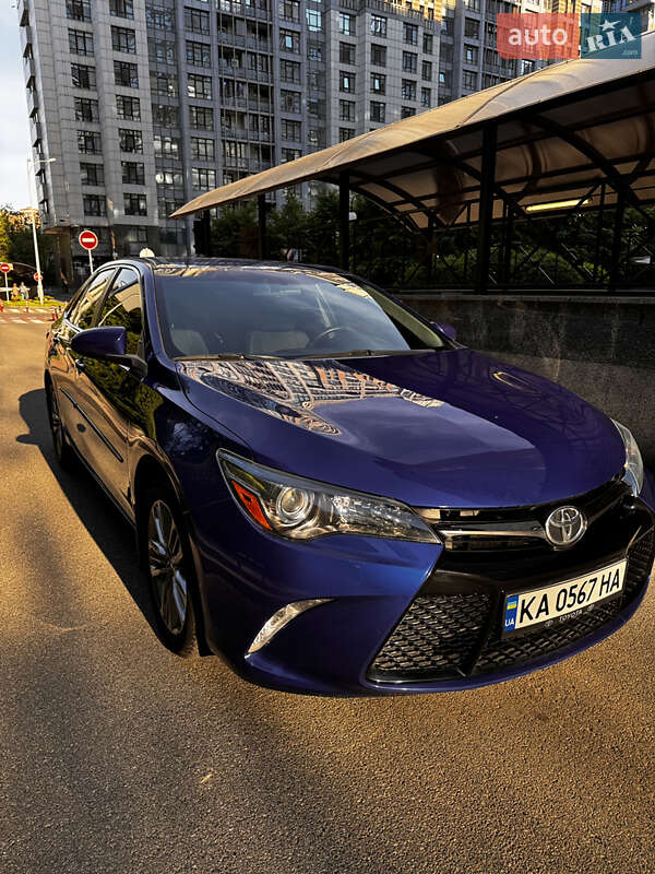 Седан Toyota Camry 2016 в Києві