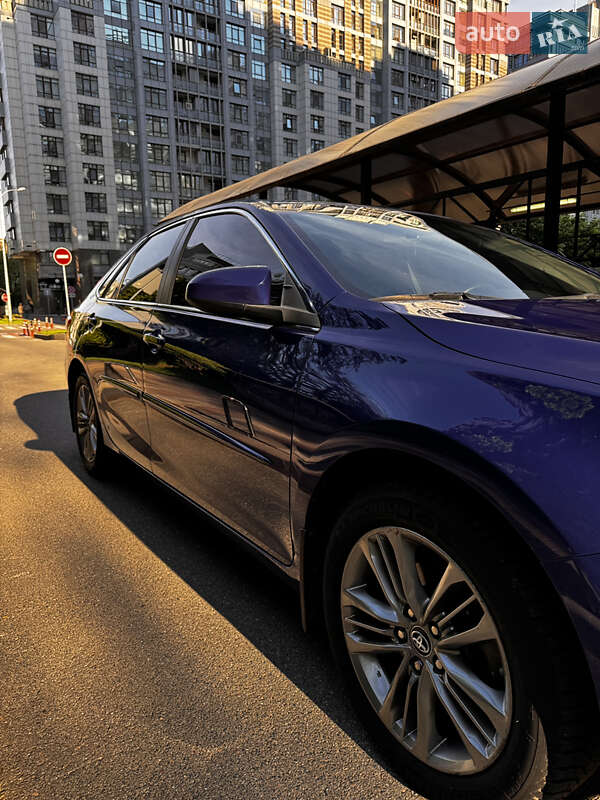 Седан Toyota Camry 2016 в Києві