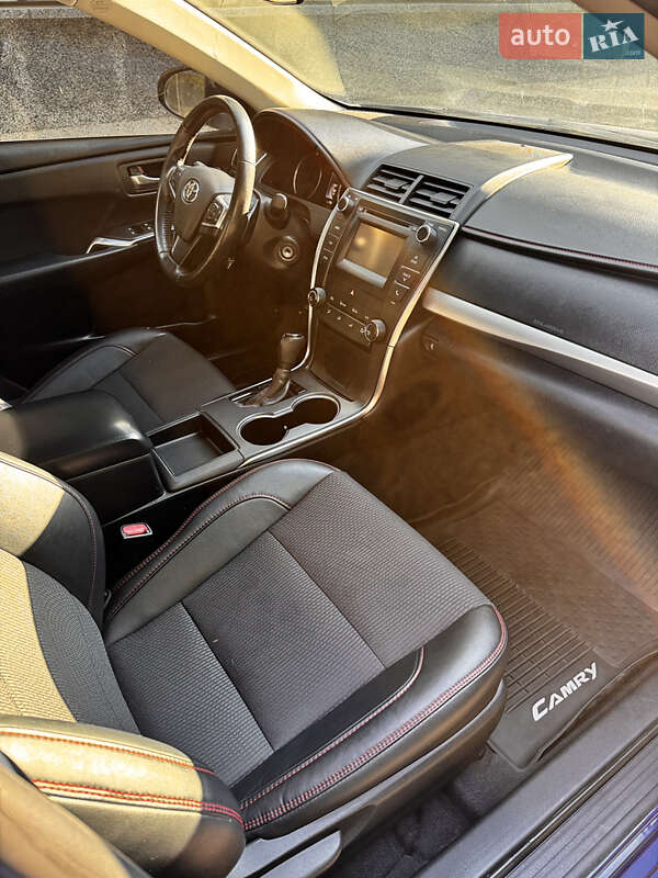 Седан Toyota Camry 2016 в Києві