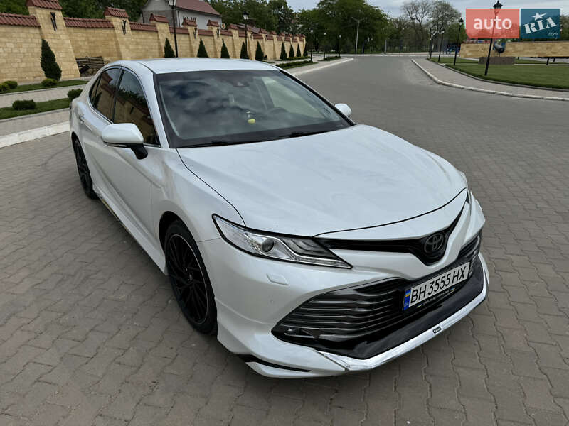 Седан Toyota Camry 2017 в Одессе
