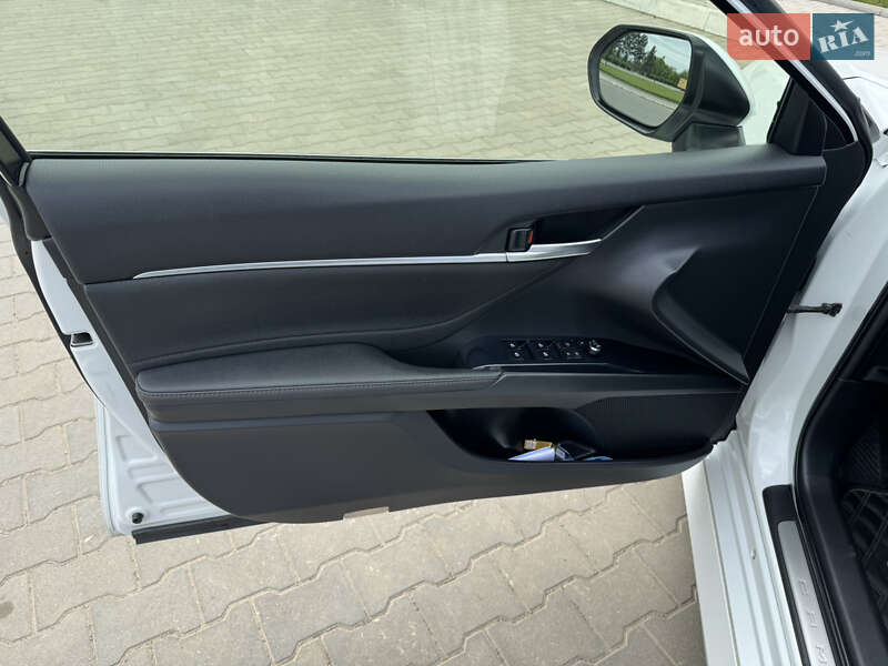 Седан Toyota Camry 2017 в Одессе