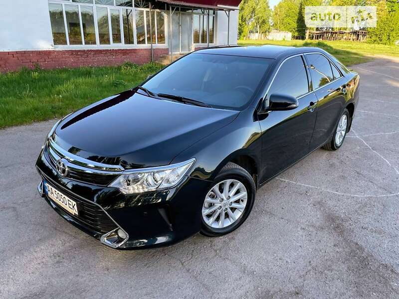 Седан Toyota Camry 2017 в Умані