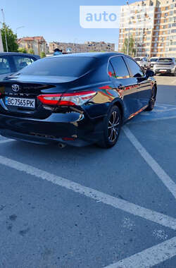 Седан Toyota Camry 2018 в Львове