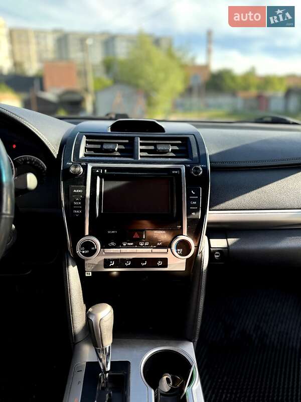 Седан Toyota Camry 2013 в Фастові
