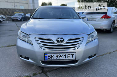 Седан Toyota Camry 2008 в Рівному