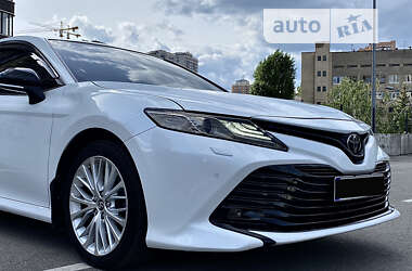 Седан Toyota Camry 2017 в Киеве