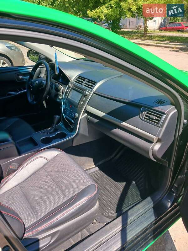Седан Toyota Camry 2017 в Харкові