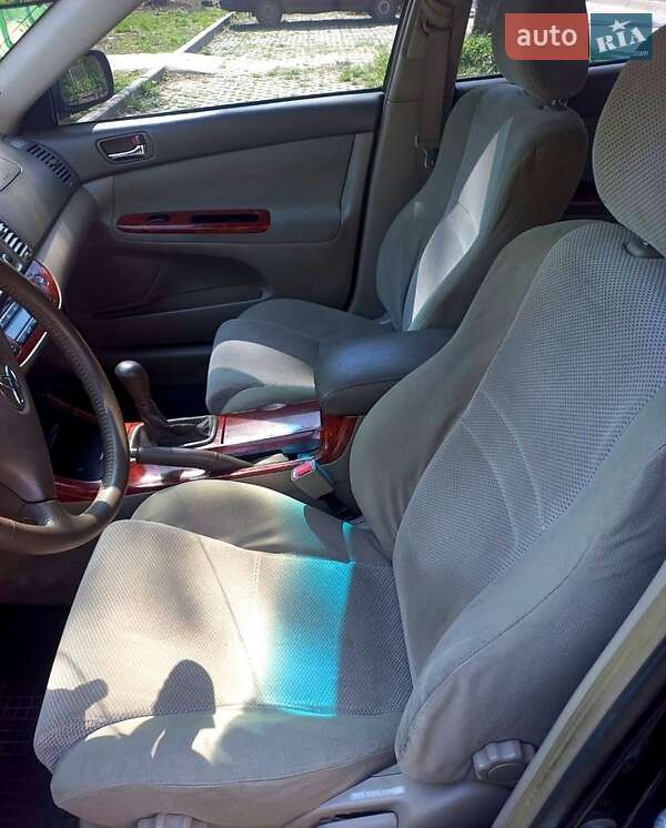 Седан Toyota Camry 2003 в Городище
