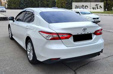 Седан Toyota Camry 2018 в П'ятихатках