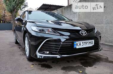 Седан Toyota Camry 2022 в Киеве