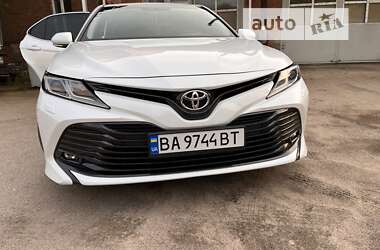 Седан Toyota Camry 2018 в Кропивницком