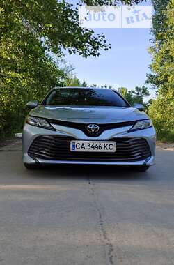 Седан Toyota Camry 2017 в Каневе