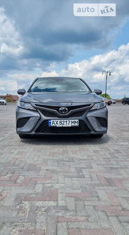 Седан Toyota Camry 2020 в Харькове