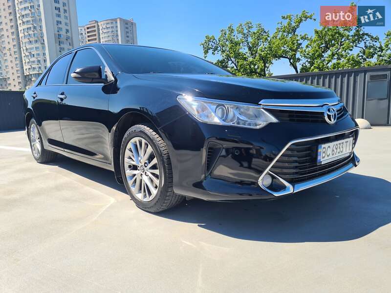 Седан Toyota Camry 2016 в Києві