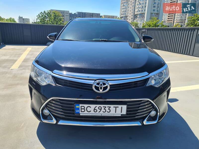 Седан Toyota Camry 2016 в Києві