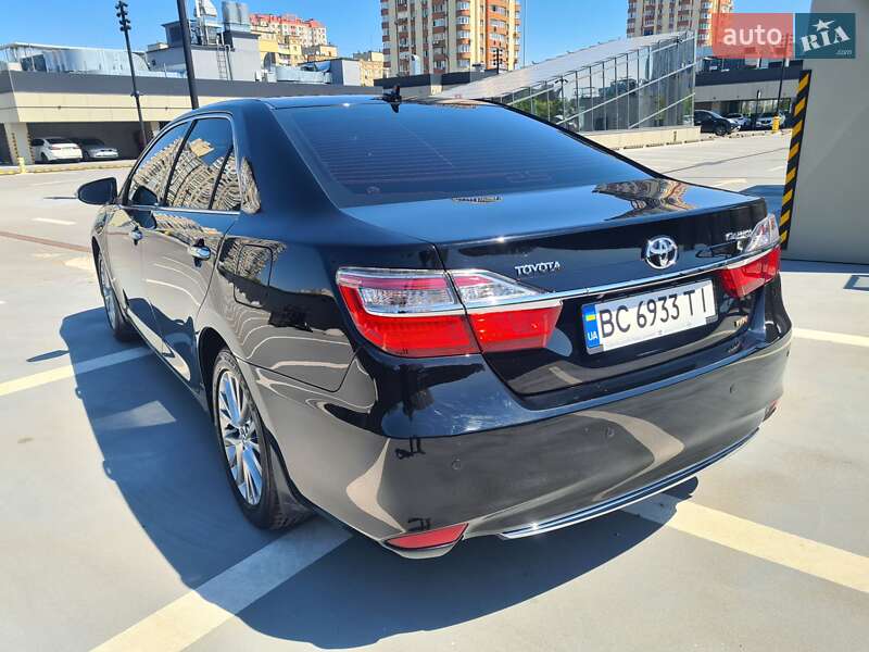 Седан Toyota Camry 2016 в Києві
