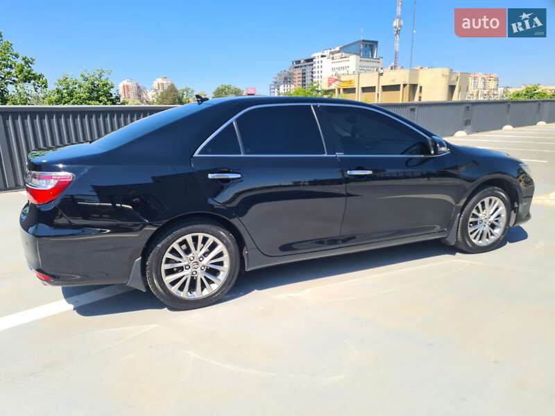 Седан Toyota Camry 2016 в Києві