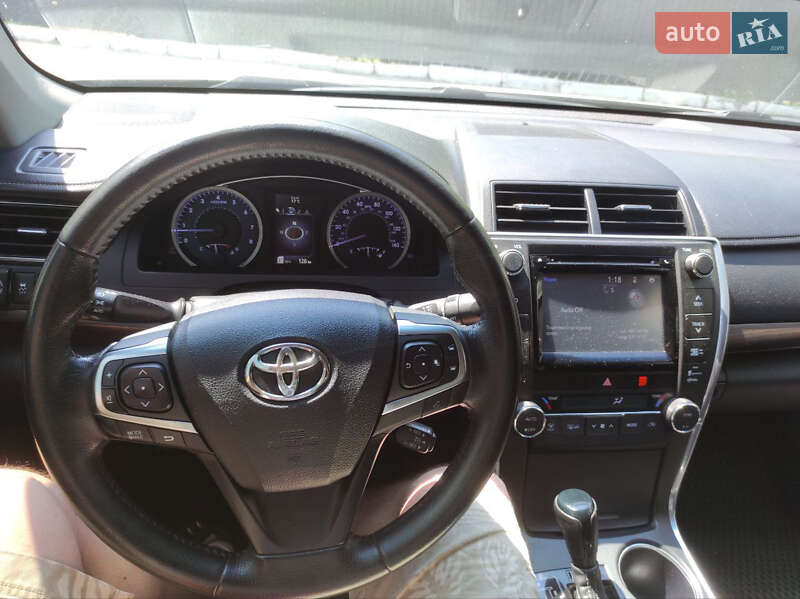 Седан Toyota Camry 2014 в Чернигове