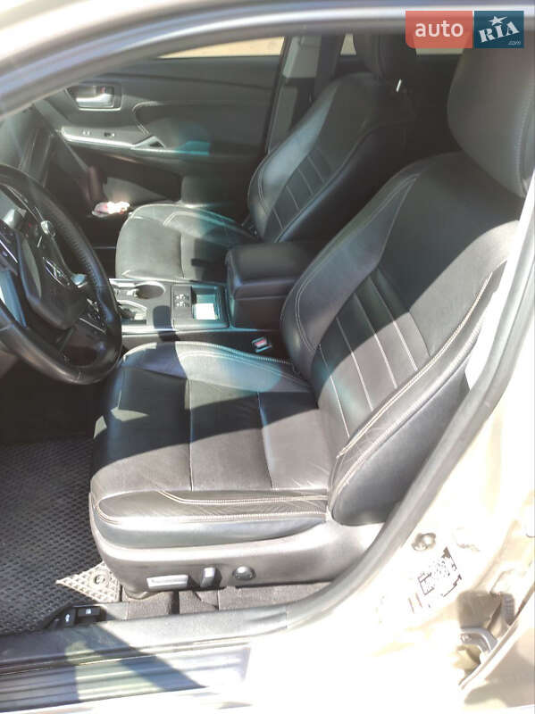 Седан Toyota Camry 2014 в Чернигове