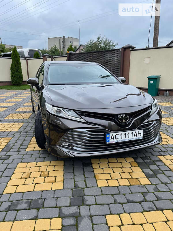 Седан Toyota Camry 2018 в Луцьку