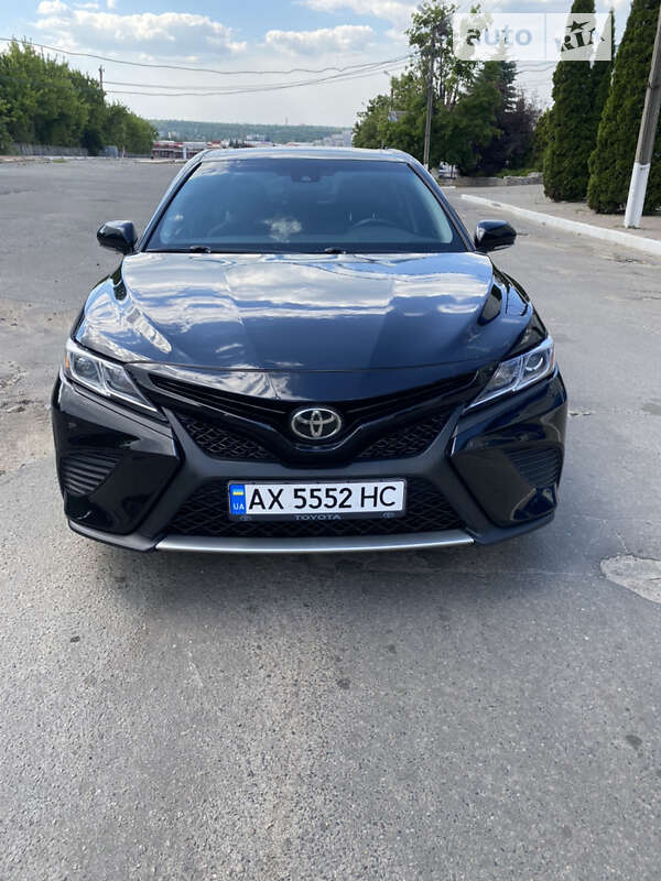 Седан Toyota Camry 2018 в Харкові