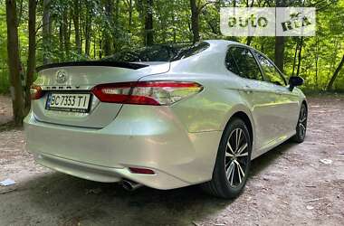 Седан Toyota Camry 2018 в Рава-Русской