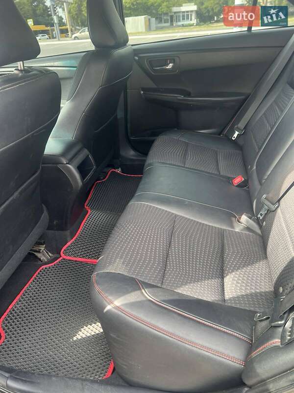 Седан Toyota Camry 2015 в Днепре